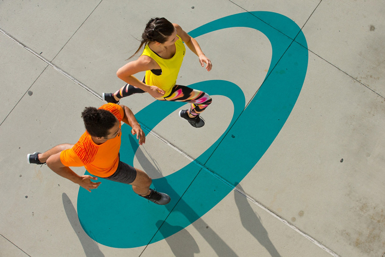 Asics專業(yè)定制跑步鞋重塑品牌形象，定位為體育運(yùn)動的樂趣